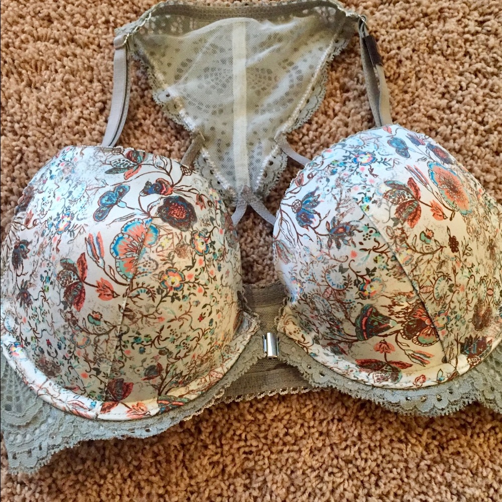 Victoria’s Secret Push-up Bra - Picture 2 of 4